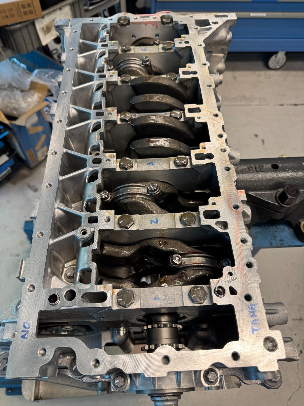 Underside of the short block: crankshaft and connecting rods